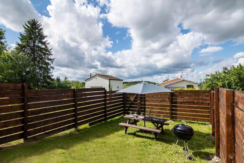 Treize Maison 3 Bed House In Centre Of Saint Severin Exterior foto